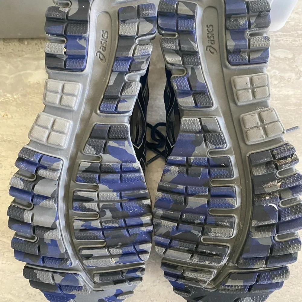 ASICS - Picture 3 of 5